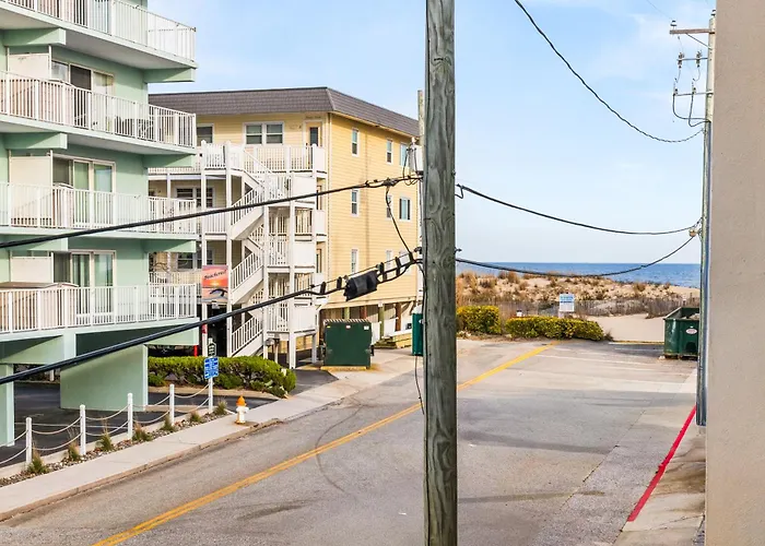 Country Calling Weekend Ocean Block Sleeps 6 *